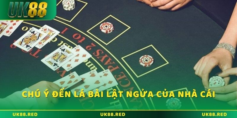 Bí quyết chơi xì dách là gì? Và những điền cần nhớ Luôn chú ý đến lá bài lật ngửa của nhà cái